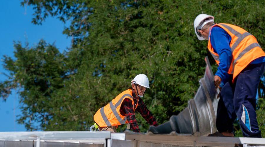 Expert Emergency Roof Repairs services in Earlham, IA